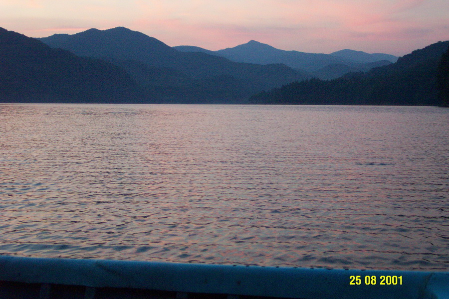 2001-08-25 19-33-50.JPG - See bei Firiza